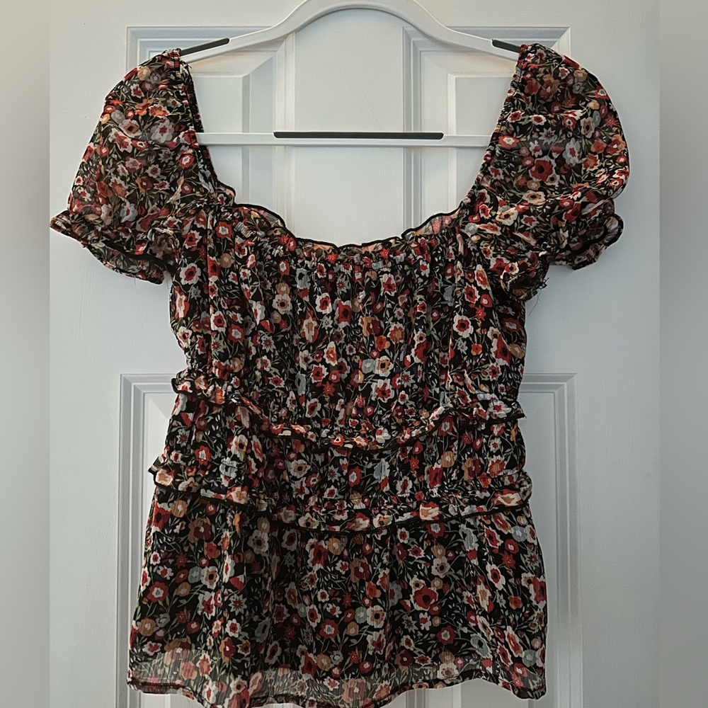 Floral women’s blouse by miami, from francesca’s. Size medium. great condition